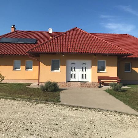 Bencsik Tanya Szentkiraly - Szallashely & Rendezvenyhaz Zewnętrze zdjęcie